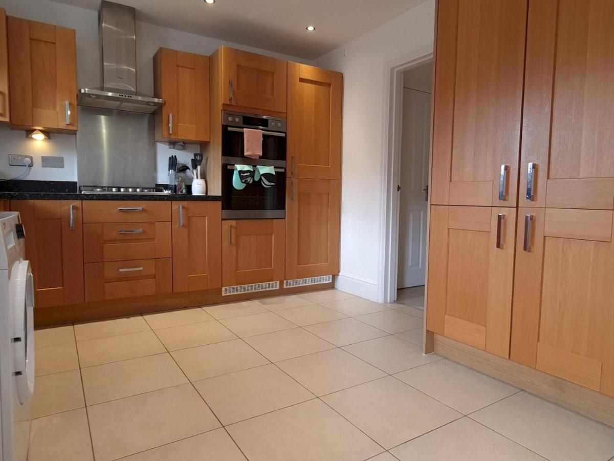 Pass The Keys Well Located Modern 5 Bedroom House Birmingham Exteriör bild