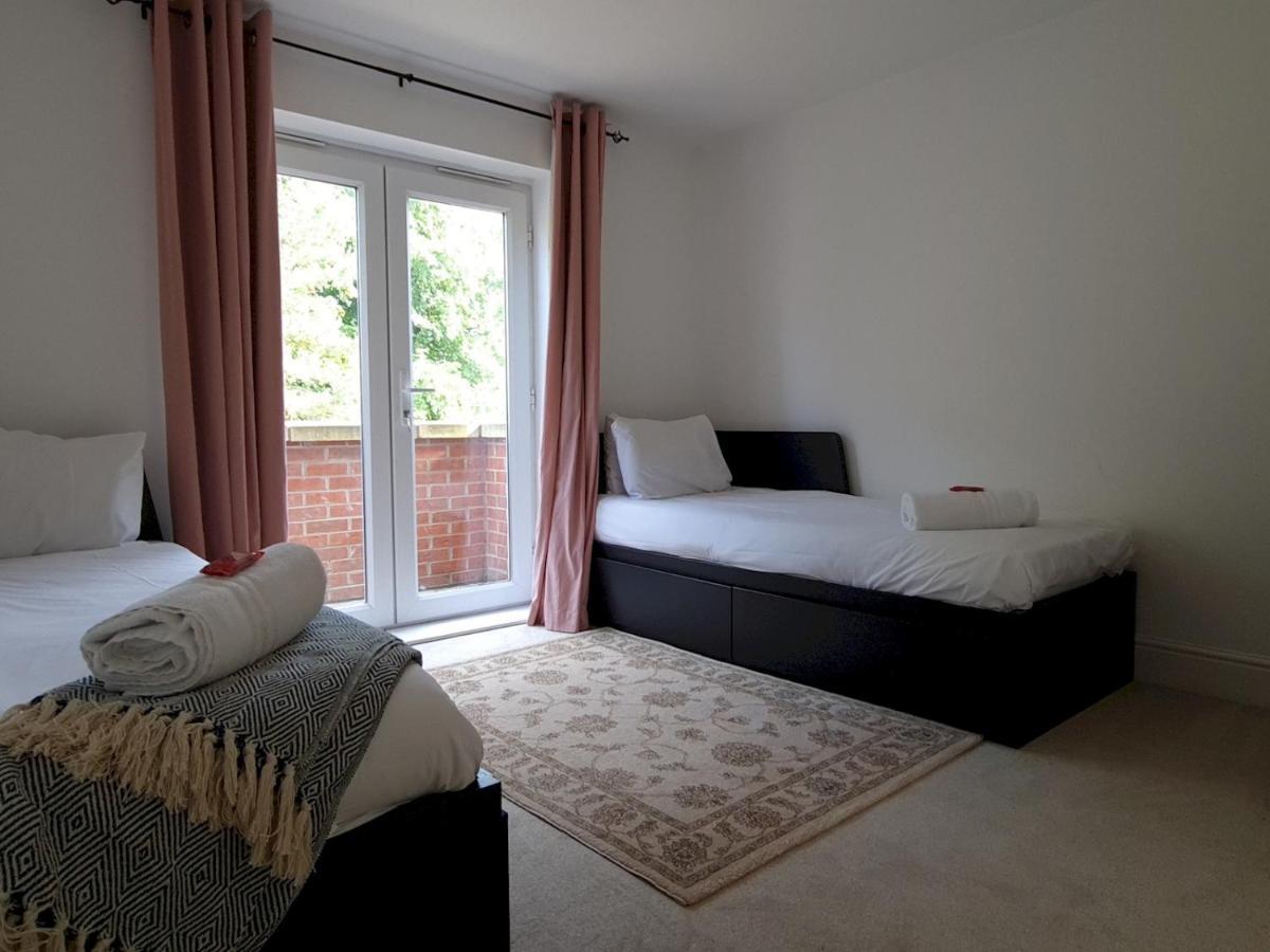 Pass The Keys Well Located Modern 5 Bedroom House Birmingham Exteriör bild