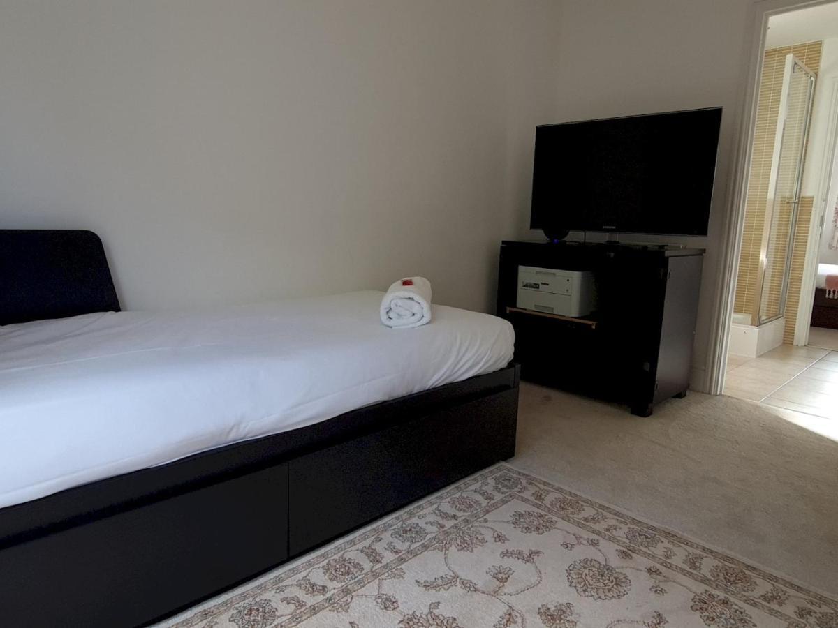 Pass The Keys Well Located Modern 5 Bedroom House Birmingham Exteriör bild